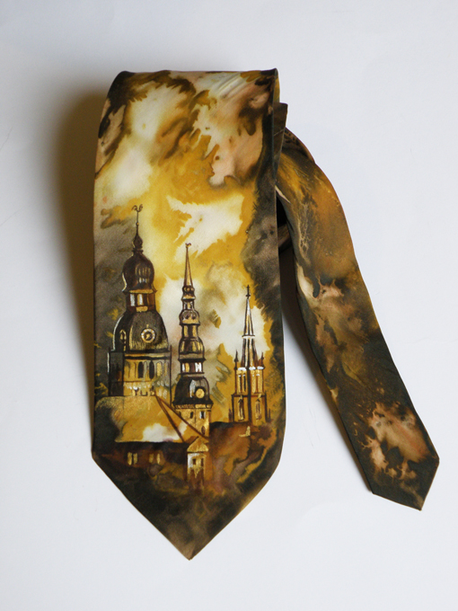 Apgleznota kaklasaite Rīgas Torņi